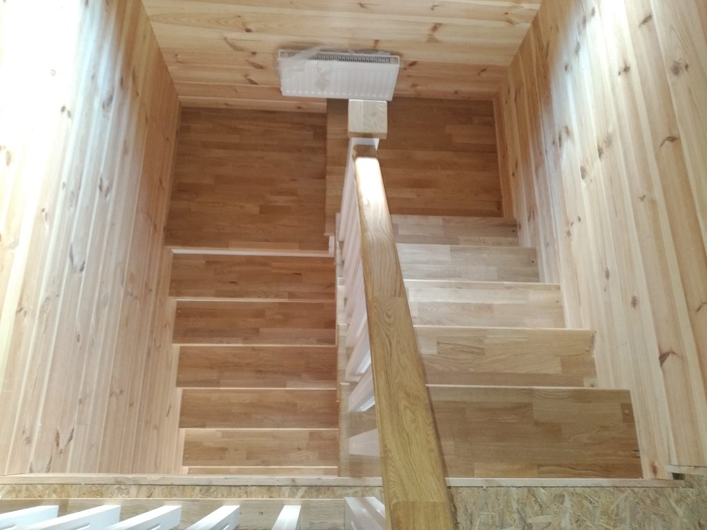 Монтаж деревянных лестниц